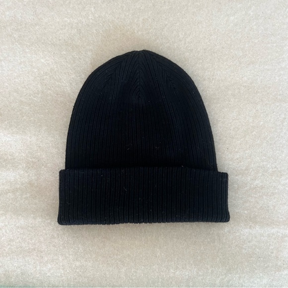 Aritzia Sunday Best Beanie in Black - Picture 4 of 8